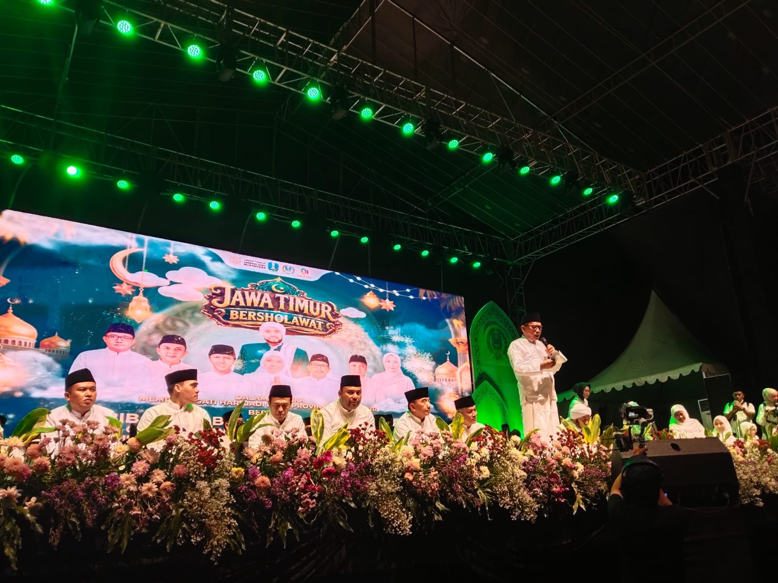 Puncak Hari Jadi ke-81 Jatim: 15 Ribu Jemaah Padati Jawa Timur Bersholawat di DPRD Jatim